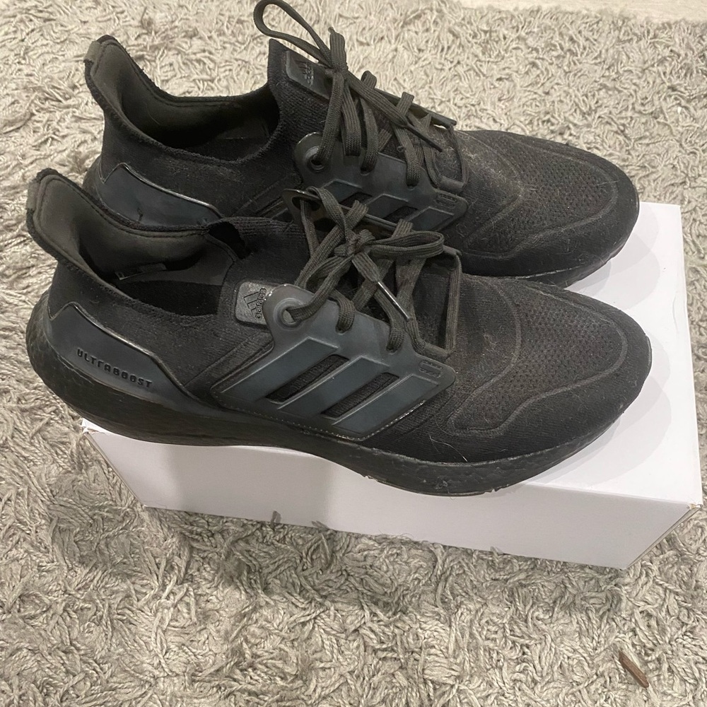 Adidas Ultraboost 22 Men’s Running Shoes Size 11.5